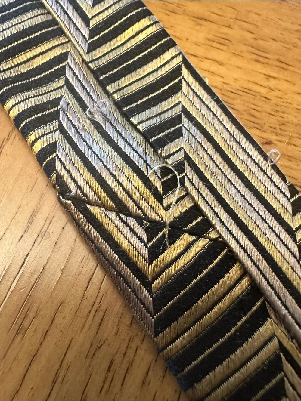 Benedetto 100% SILK Men's Designer Geometric Tie Gold Black Chevron Pattern